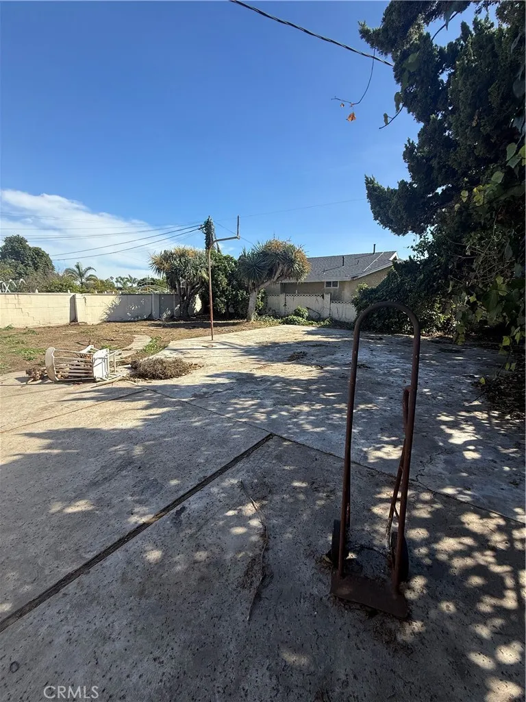 1128 W Dolores, Wilmington, California 90744 home-pic-6