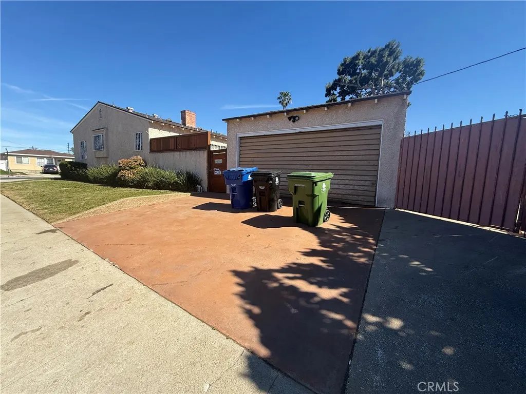 1128 W Dolores, Wilmington, California 90744 home-pic-3