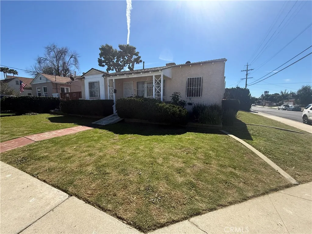 1128 W Dolores, Wilmington, California 90744 home-pic-1