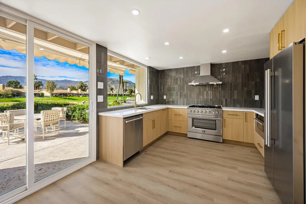 251 Calle Del Verano, Palm Desert, California 92260 home-pic-8