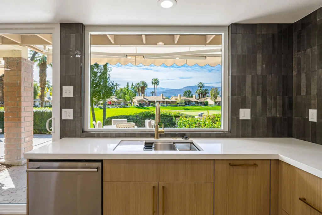 251 Calle Del Verano, Palm Desert, California 92260 home-pic-11