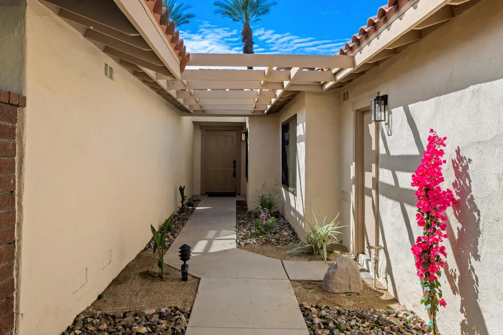 251 Calle Del Verano, Palm Desert, California 92260 home-pic-2