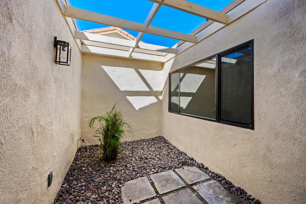 251 Calle Del Verano, Palm Desert, California 92260 home-pic-14
