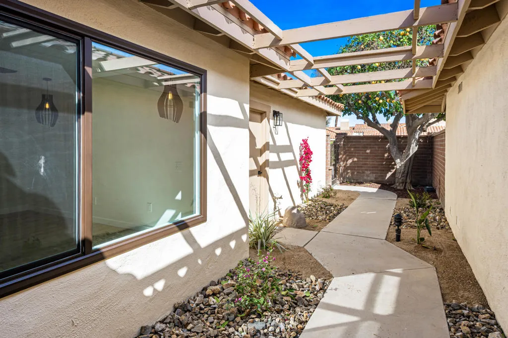 251 Calle Del Verano, Palm Desert, California 92260 home-pic-3