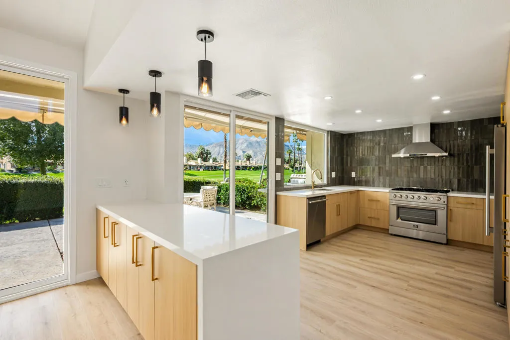 251 Calle Del Verano, Palm Desert, California 92260 home-pic-7