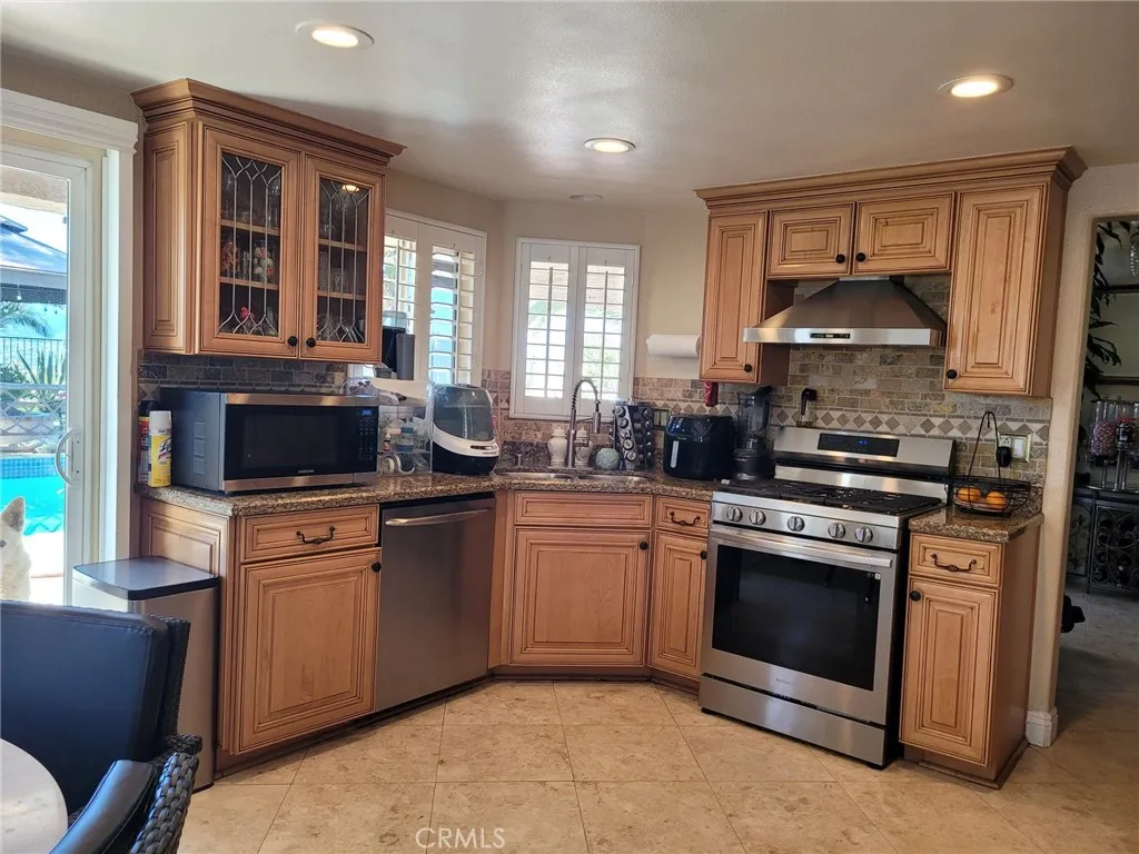 560 Calhoun Street, Corona, California 92879 home-pic-10