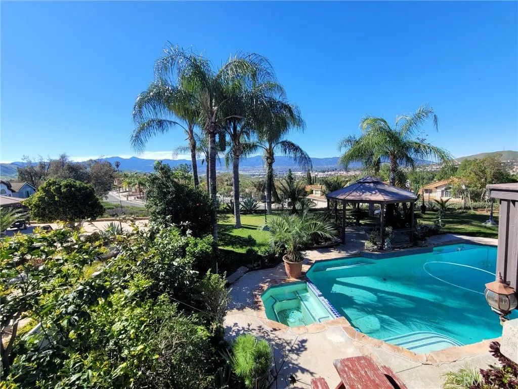 560 Calhoun Street, Corona, California 92879 home-pic-19
