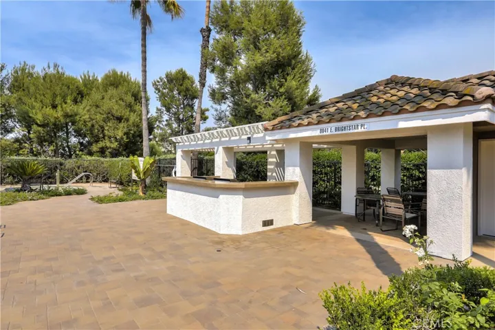 Sitting and Cooking Area at the Pool!