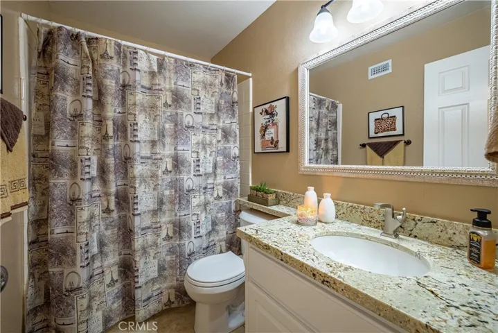 Hall Bathroom with Tub