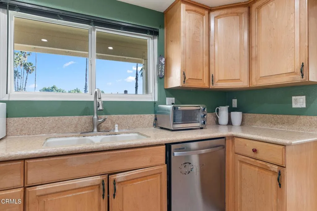 12446 Herrick Avenue, Sylmar, California 91342 home-pic-11