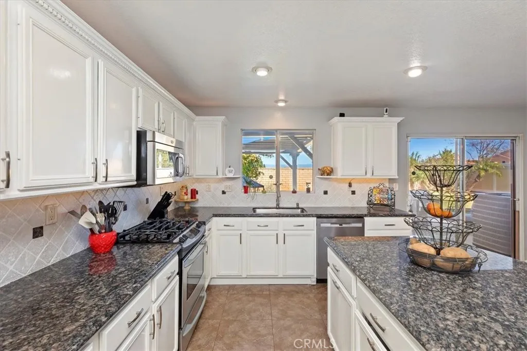 825 Derby, Corona, California 92882 home-pic-22