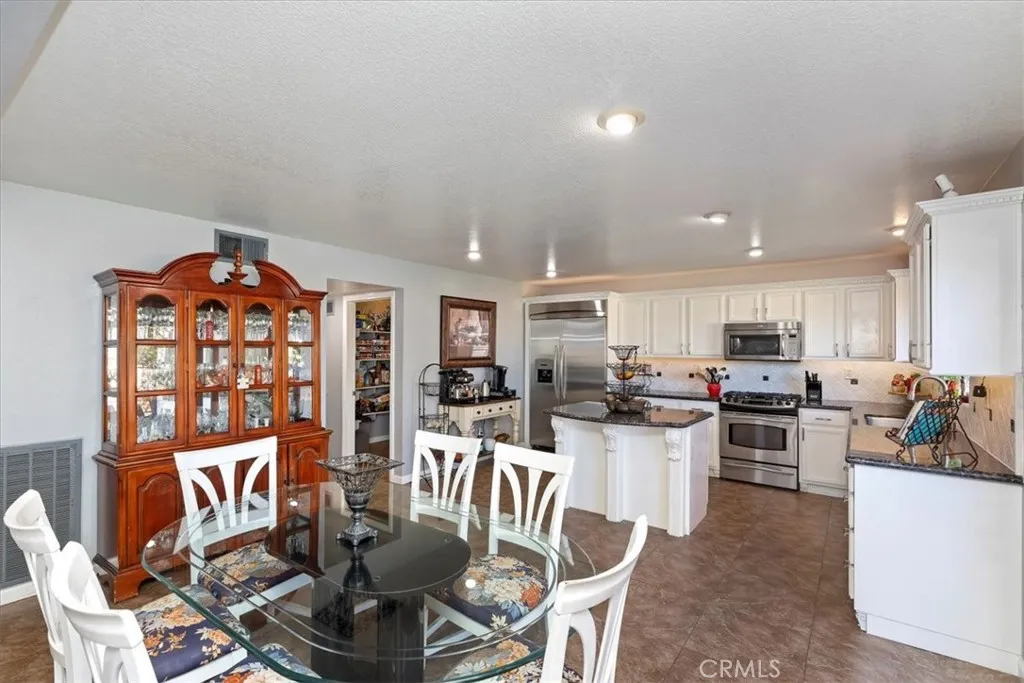 825 Derby, Corona, California 92882 home-pic-17