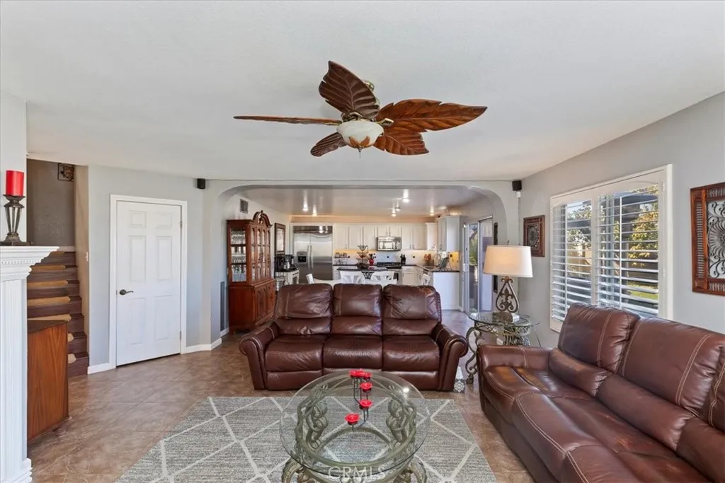 825 Derby, Corona, California 92882 home-pic-16