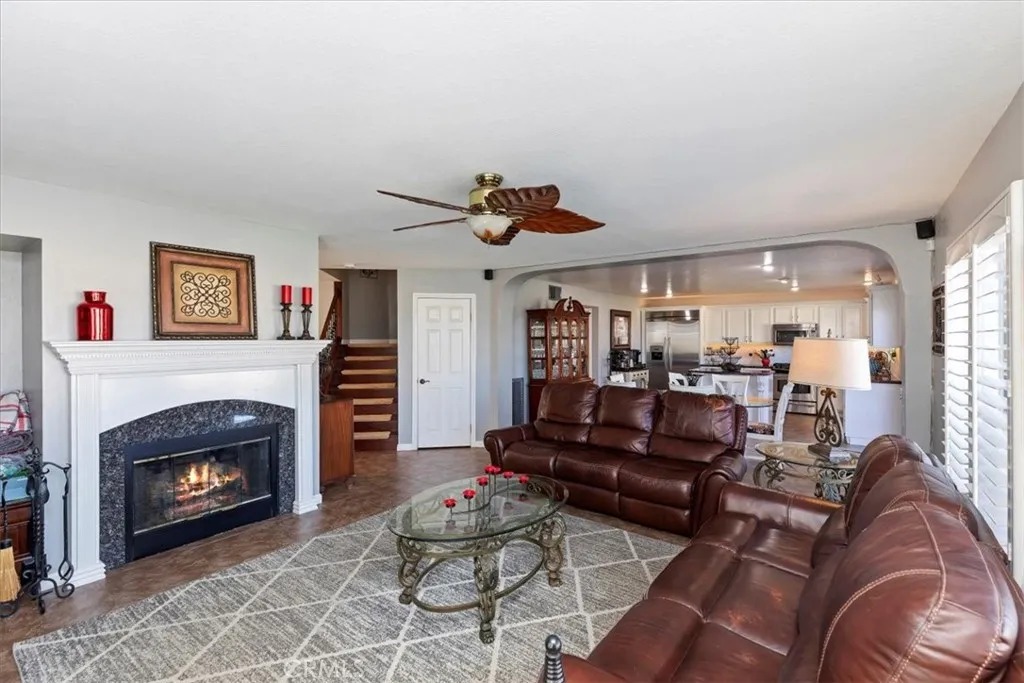 825 Derby, Corona, California 92882 home-pic-13