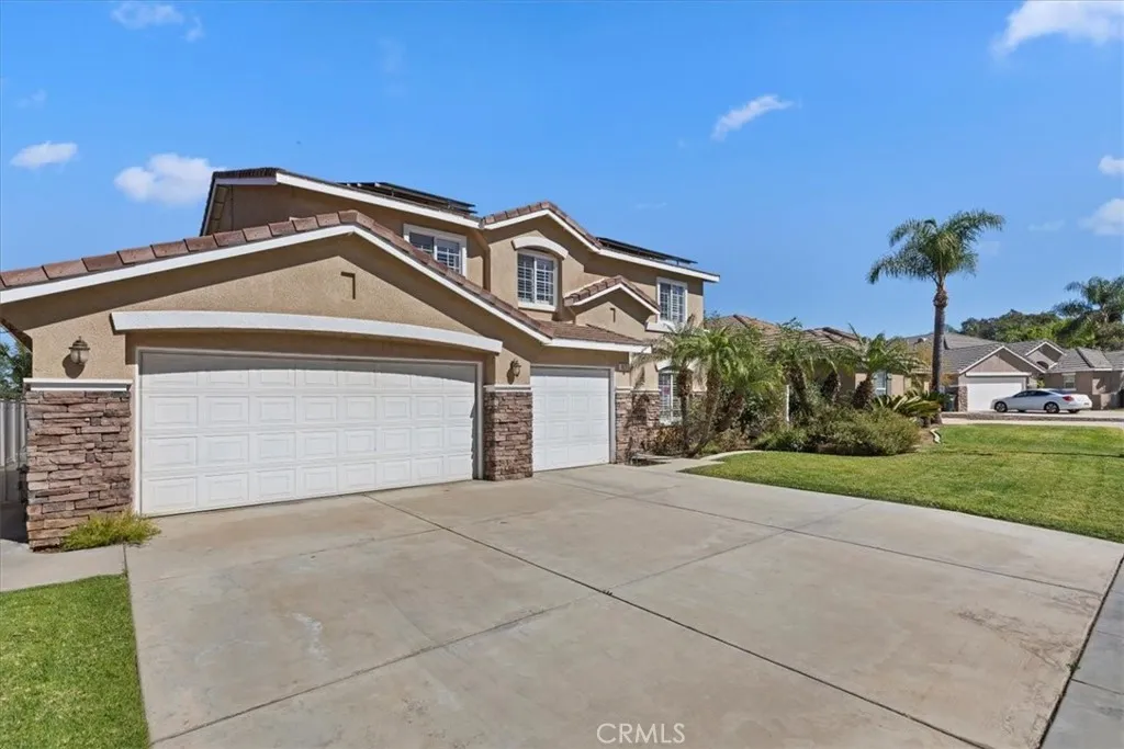 825 Derby, Corona, California 92882 home-pic-6