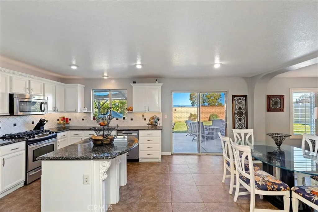 825 Derby, Corona, California 92882 home-pic-20
