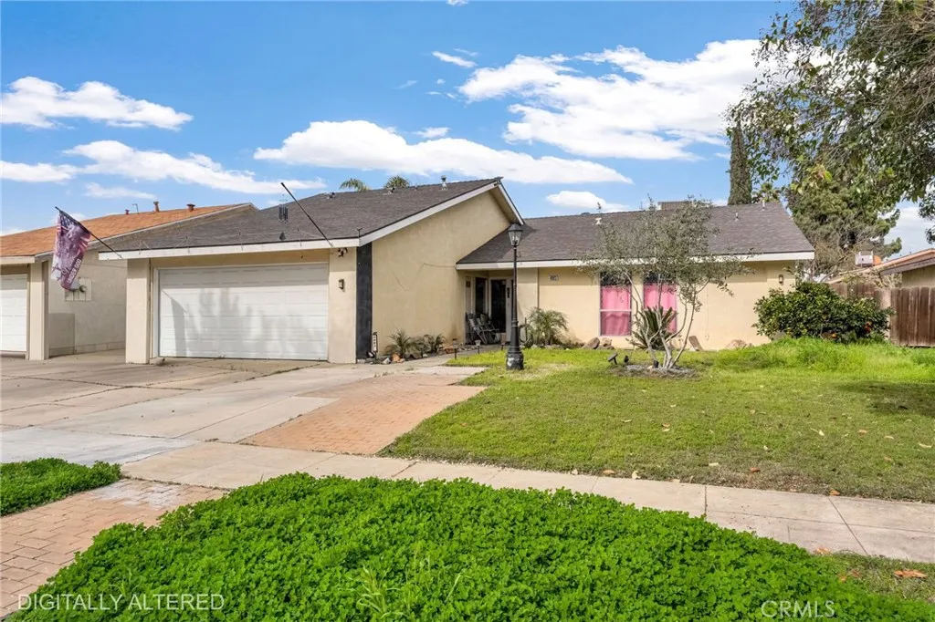 4883 E Geary Street, Fresno, California 93725 home-pic-2