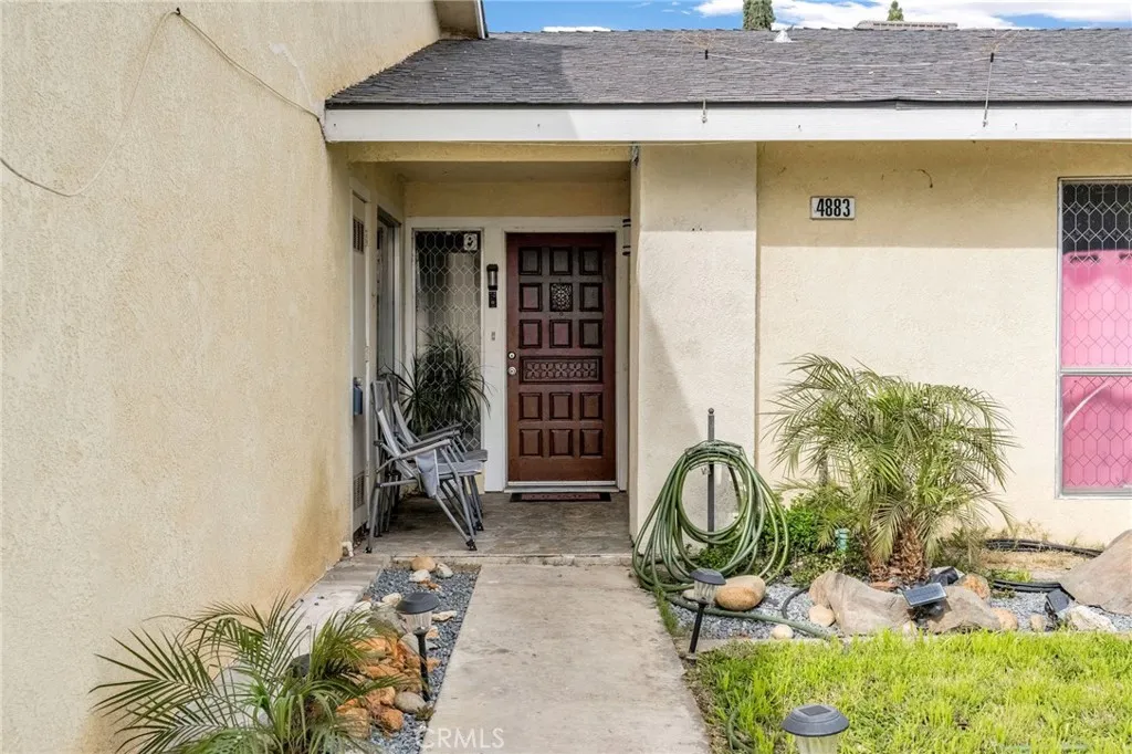 4883 E Geary Street, Fresno, California 93725 home-pic-3