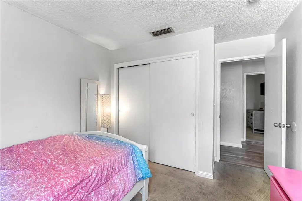 4883 E Geary Street, Fresno, California 93725 home-pic-23