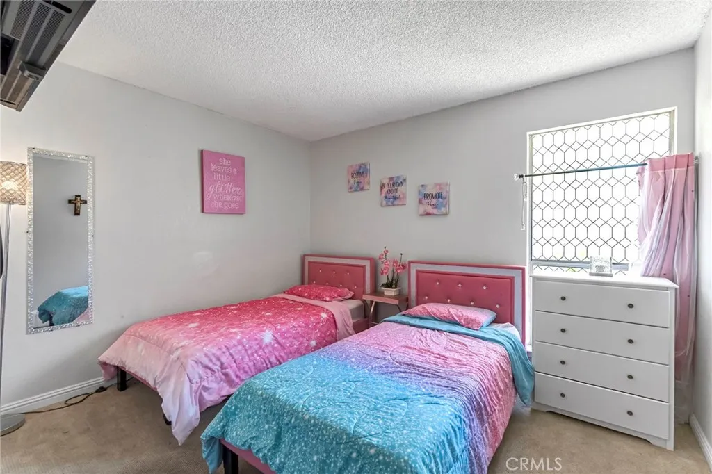 4883 E Geary Street, Fresno, California 93725 home-pic-22
