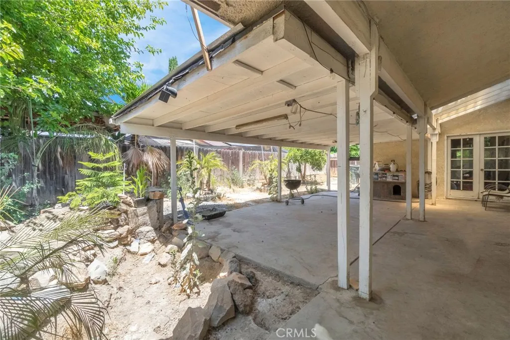 4883 E Geary Street, Fresno, California 93725 home-pic-27