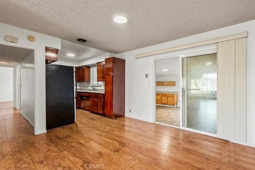 21403 Catskill Avenue, Carson, California 90745 home-pic-4