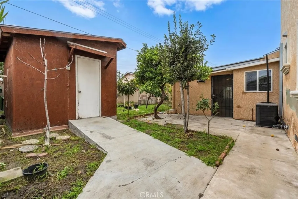 21403 Catskill Avenue, Carson, California 90745 home-pic-22
