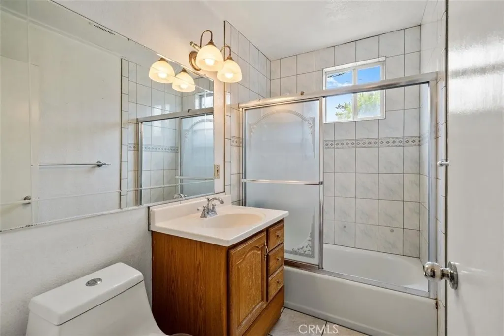 21403 Catskill Avenue, Carson, California 90745 home-pic-10