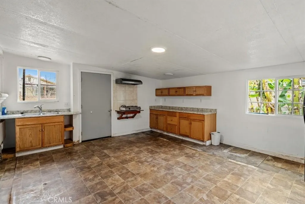 21403 Catskill Avenue, Carson, California 90745 home-pic-8