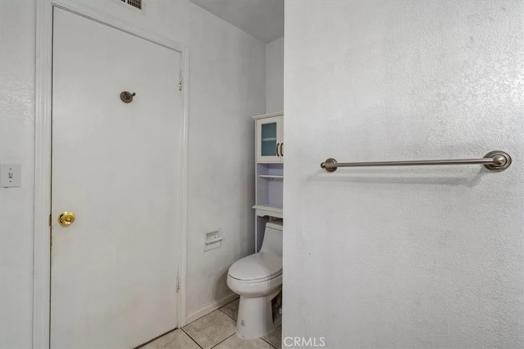 21403 Catskill Avenue, Carson, California 90745 home-pic-17