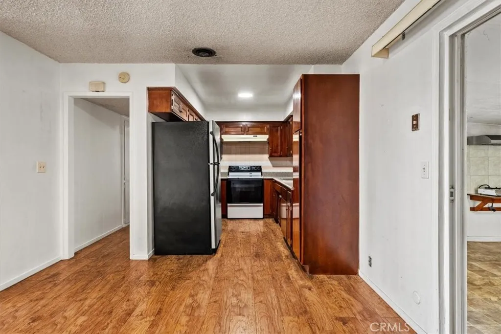 21403 Catskill Avenue, Carson, California 90745 home-pic-5