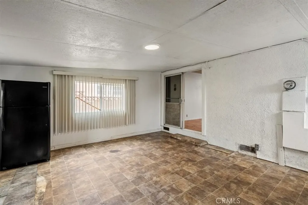 21403 Catskill Avenue, Carson, California 90745 home-pic-9