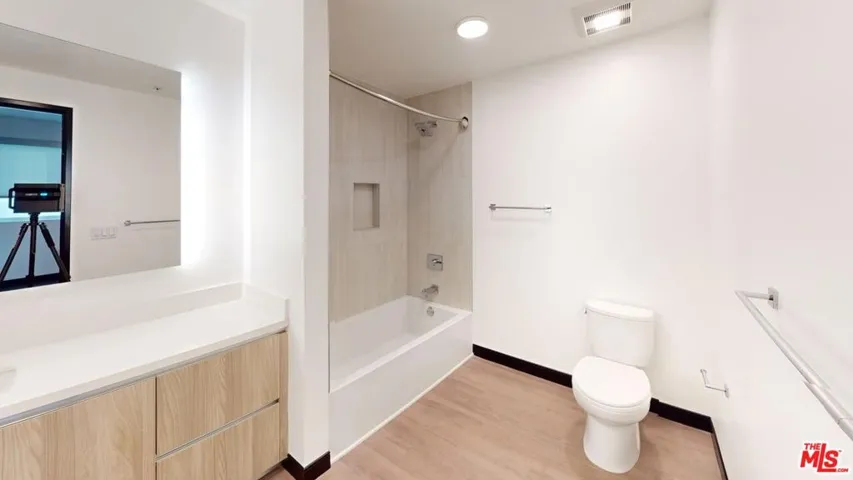 model unit bathroom