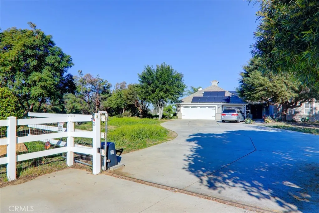 16950 Scottsdale, Riverside, California 92504 home-pic-1
