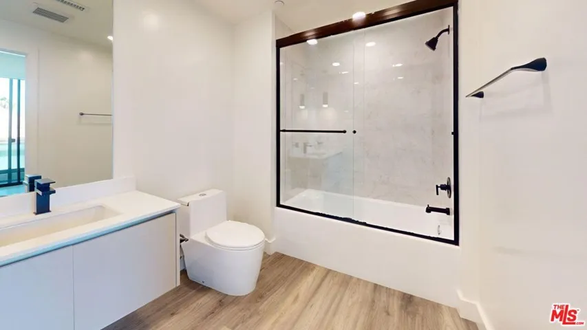 model unit bathroom