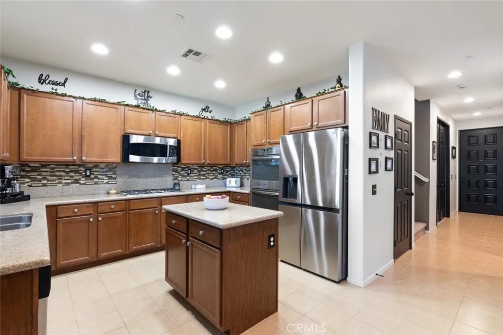 29522 Mascot, Lake Elsinore, California 92530 home-pic-11