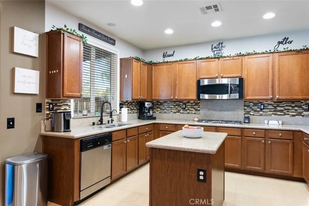 29522 Mascot, Lake Elsinore, California 92530 home-pic-14