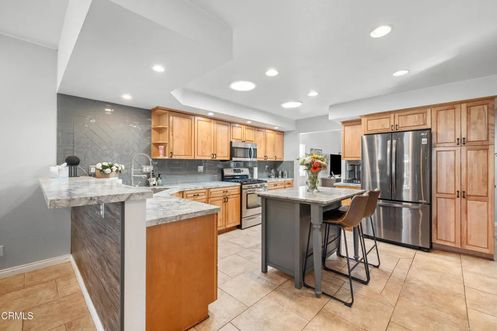 1420 Joliet Place, Oxnard, California 93030 home-pic-3