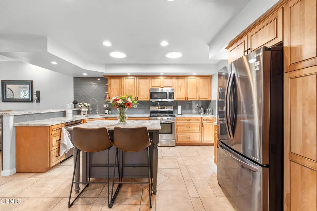 1420 Joliet Place, Oxnard, California 93030 home-pic-2