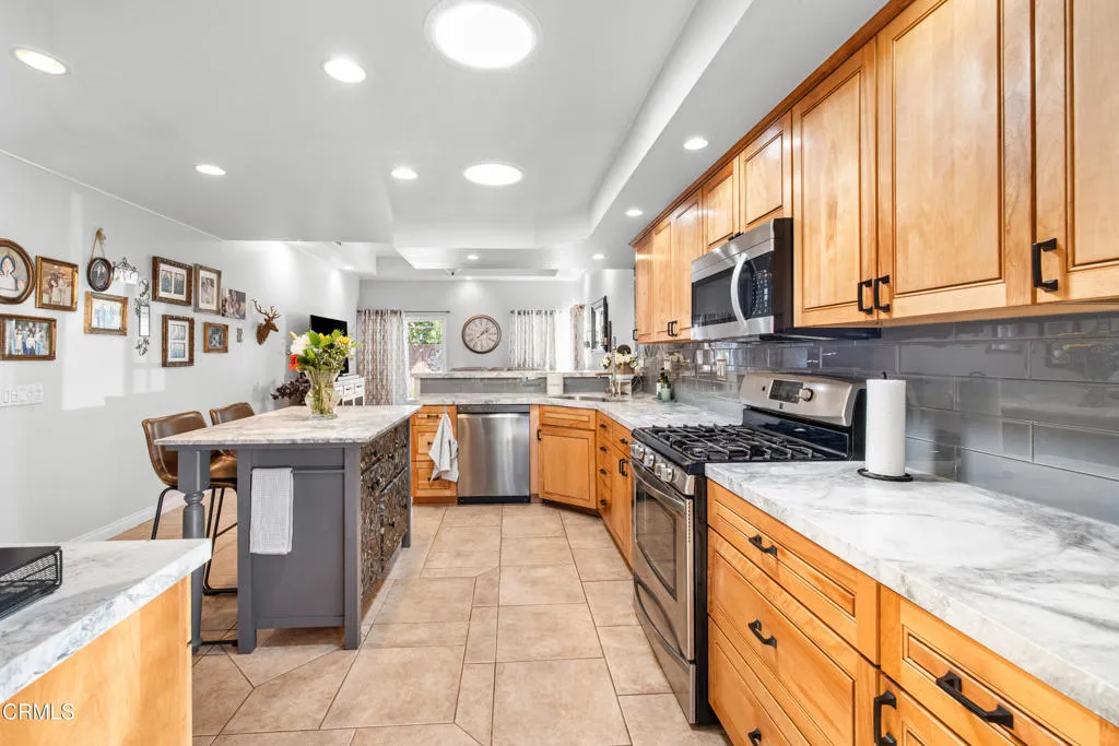 1420 Joliet Place, Oxnard, California 93030 home-pic-4