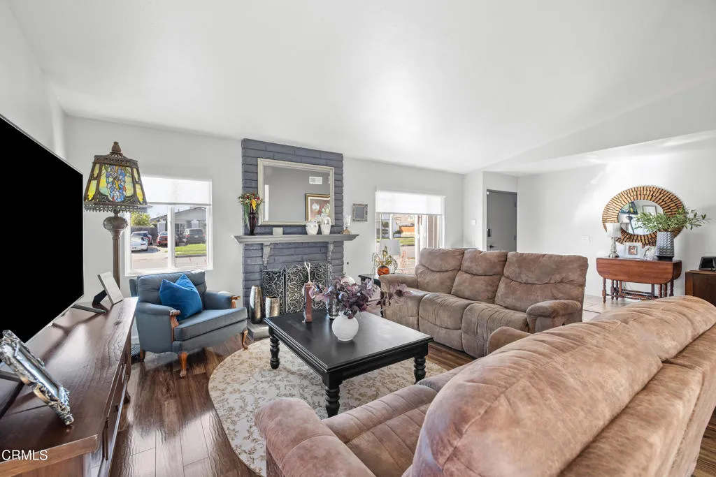 1420 Joliet Place, Oxnard, California 93030 home-pic-6
