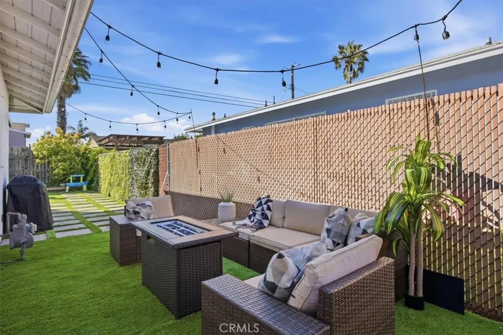 12919 S Manhattan Place, Gardena, California 90249 home-pic-16