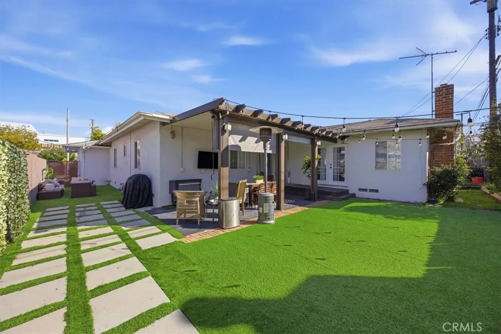 12919 S Manhattan Place, Gardena, California 90249 home-pic-15