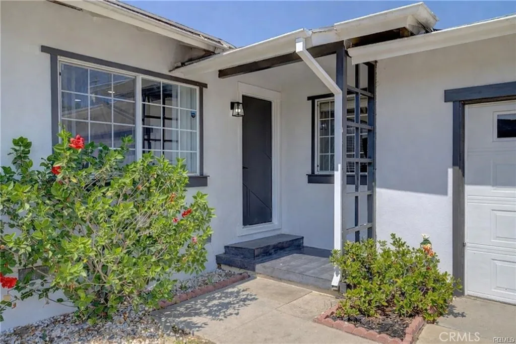 12919 S Manhattan Place, Gardena, California 90249 home-pic-1