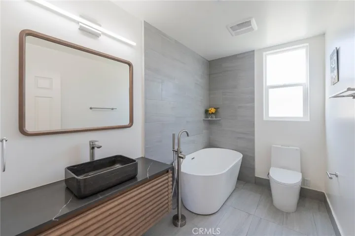 712 1/2 N Chestnut Ave, Los Angeles, California 90042