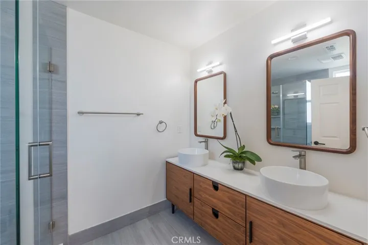 712 1/2 N Chestnut Ave, Los Angeles, California 90042