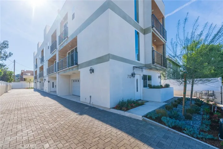 712 1/2 N Chestnut Ave, Los Angeles, California 90042