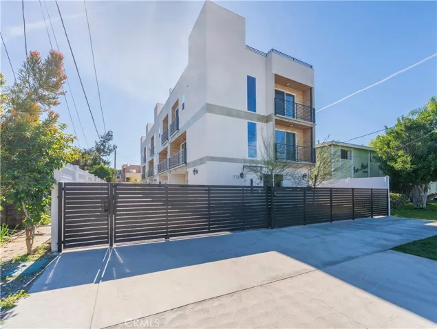 712 1/2 N Chestnut Ave, Los Angeles, California 90042