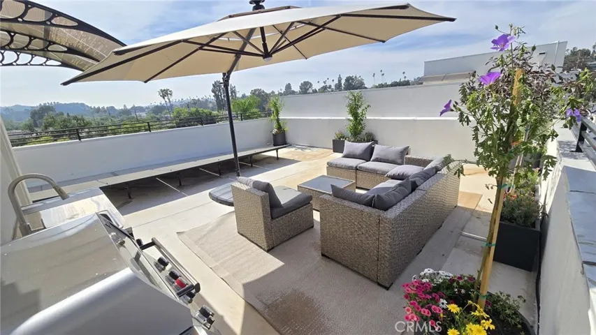 712 1/2 N Chestnut Ave, Los Angeles, California 90042