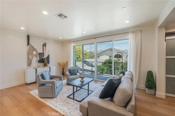 712 1/2 N Chestnut Ave, Los Angeles, California 90042
